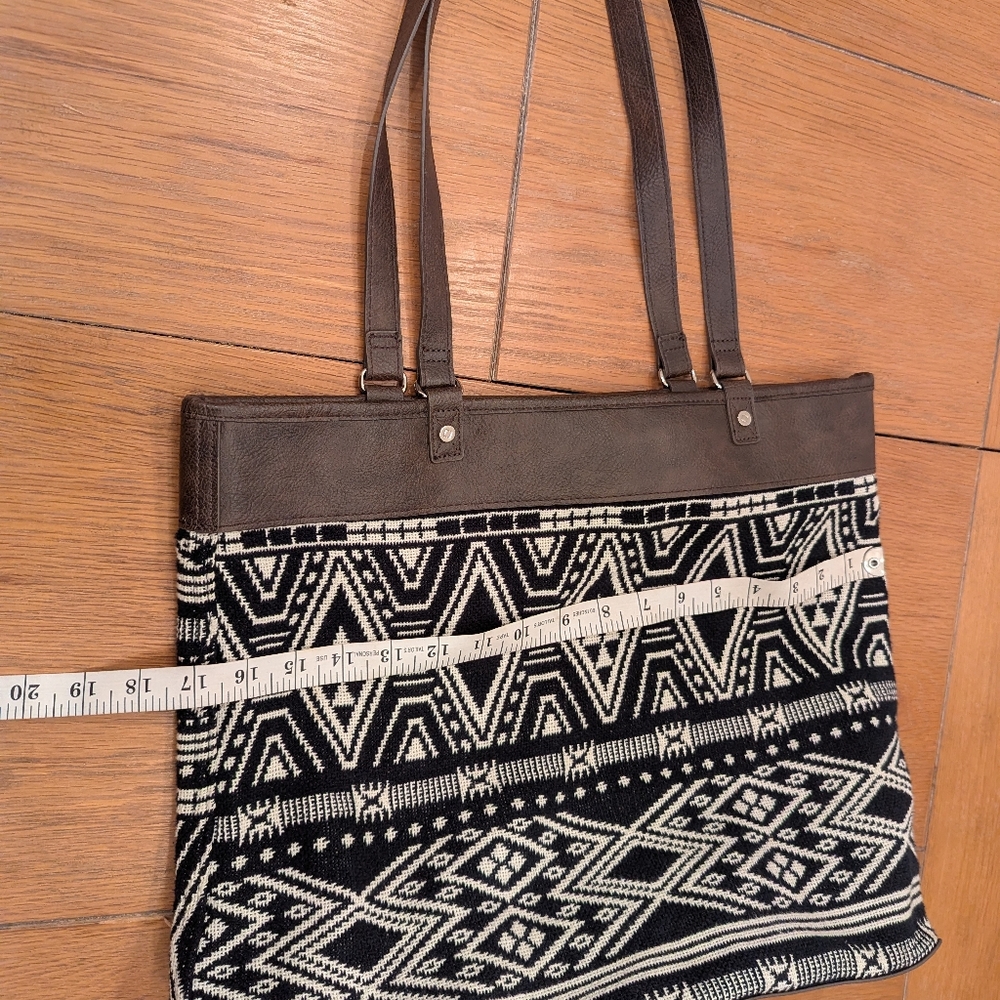 Elegant Black and White Geometric Tote - Picture 6 of 8